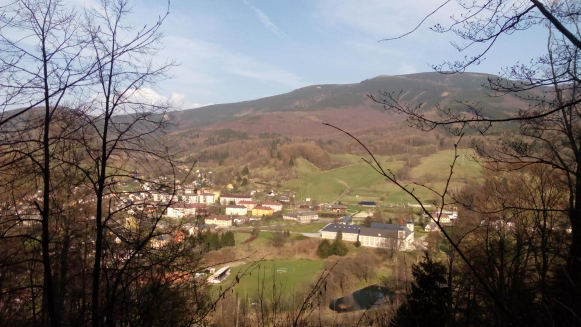 鲁纳德斯诺阿帕特曼酒店 Loučná nad Desnou 外观 照片